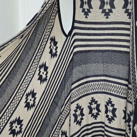 Forever 21 Blue and Cream Geometric Aztec Southwestern Design Knit Vest - Picture 4 of 7